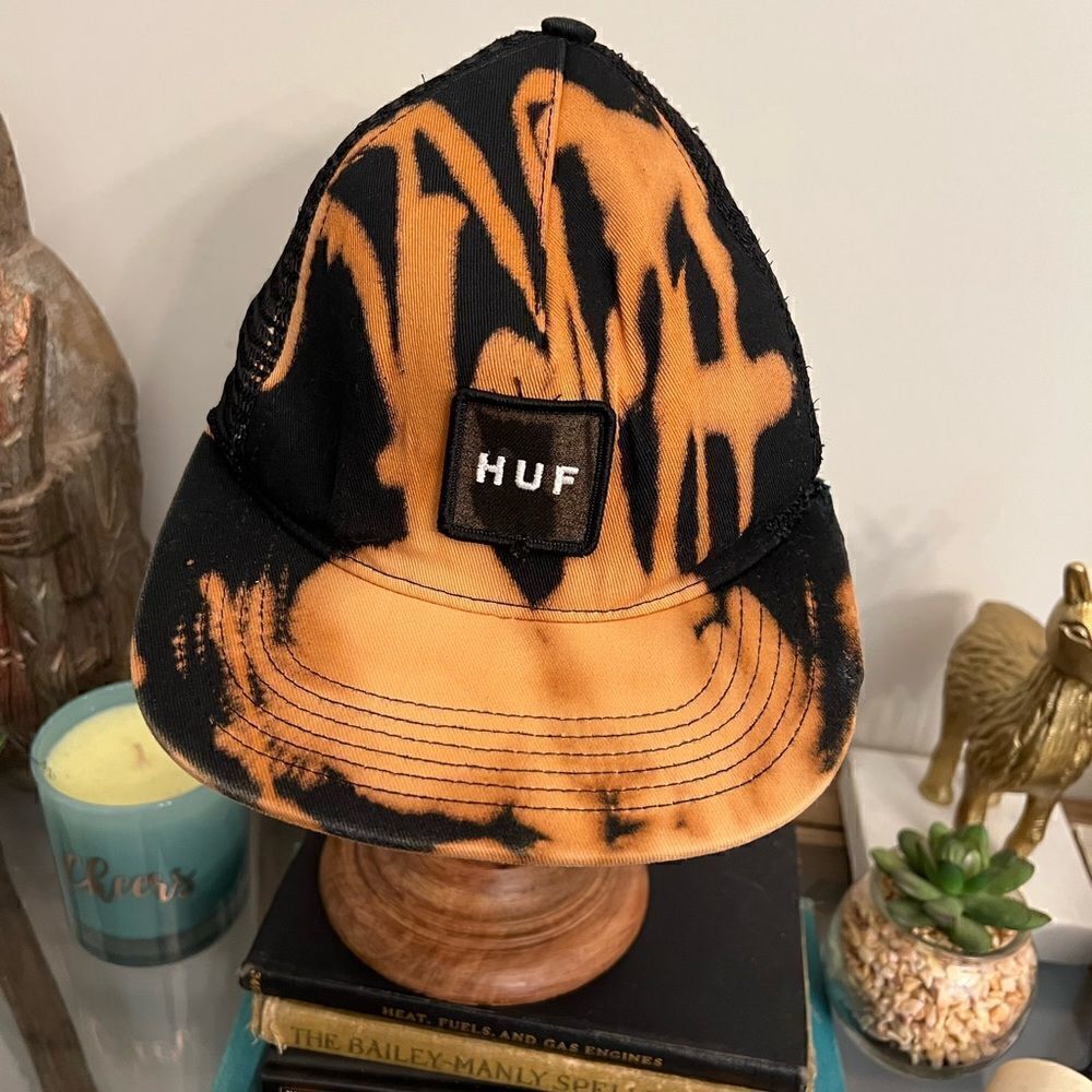 Huf customized well loved men’s trucker SnapBack hat.